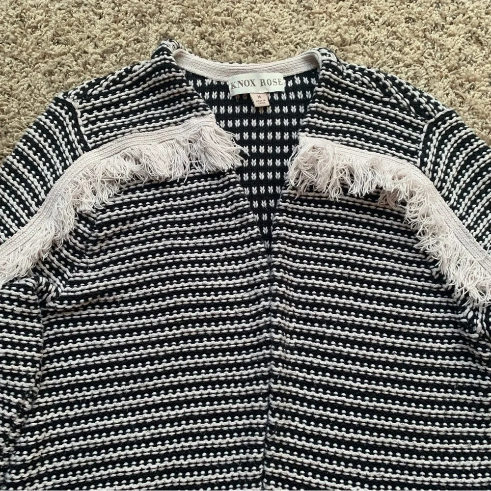 KNOX ROSE Open Cardigan long fringed sleeves black cream stripes Sz M Boho Style - Picture 4 of 11